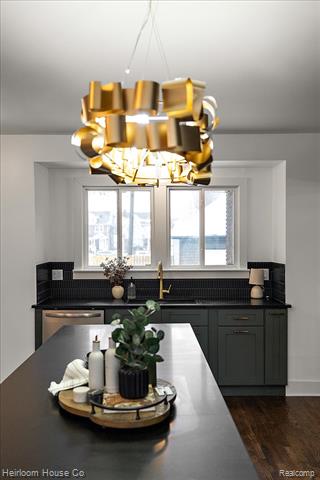 Builiding view seventy six for 3240 Lawrence, Detroit, MI. 48206