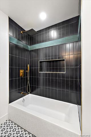 Builiding view seventy two for 3240 Lawrence, Detroit, MI. 48206