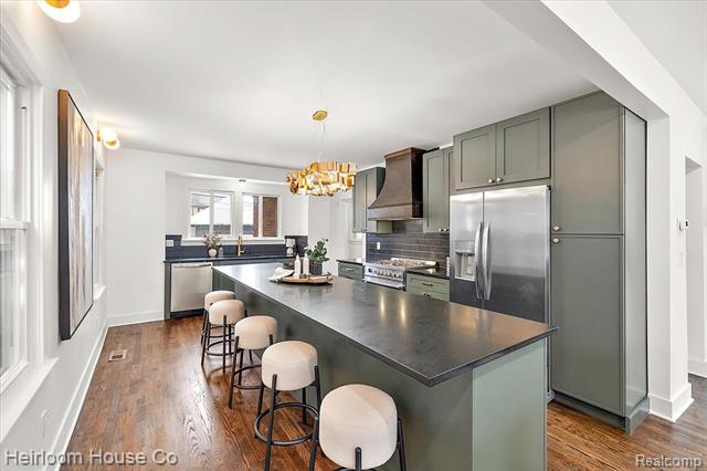 Builiding view sixty four for 3240 Lawrence, Detroit, MI. 48206