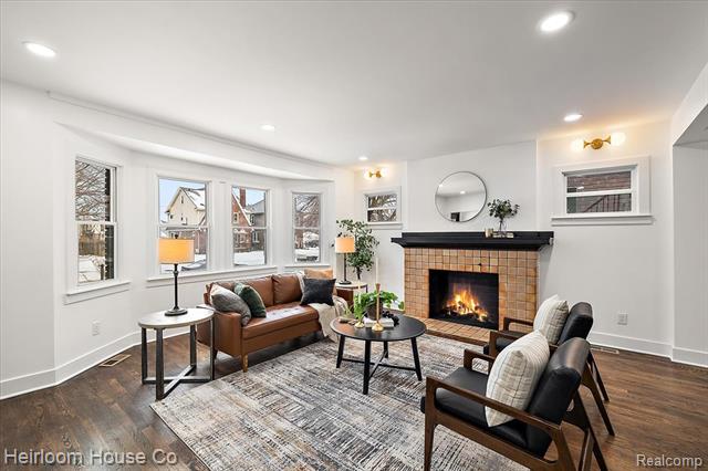 Builiding view sixty nine for 3240 Lawrence, Detroit, MI. 48206