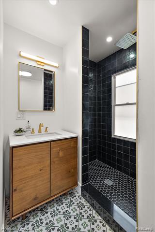 Builiding view ten for 3240 Lawrence, Detroit, MI. 48206