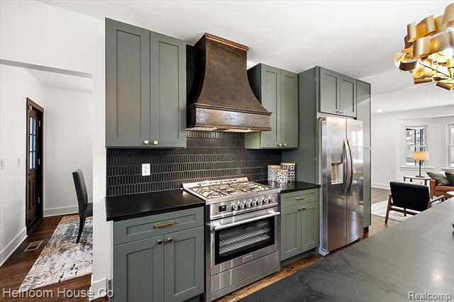 Builiding view thirty five for 3240 Lawrence, Detroit, MI. 48206