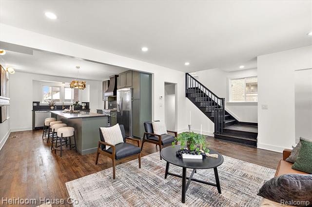 Builiding view thirty three for 3240 Lawrence, Detroit, MI. 48206