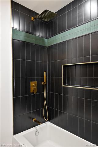 Builiding view twenty one for 3240 Lawrence, Detroit, MI. 48206