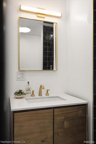 Builiding view twenty six for 3240 Lawrence, Detroit, MI. 48206