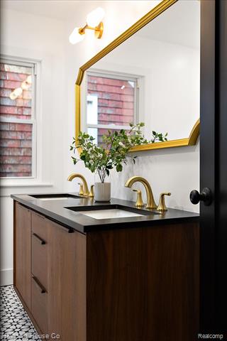 Builiding view twenty for 3240 Lawrence, Detroit, MI. 48206