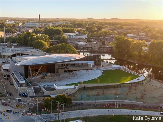 Builiding view fifty one for 144 Oakes, Grand Rapids, MI. 49503