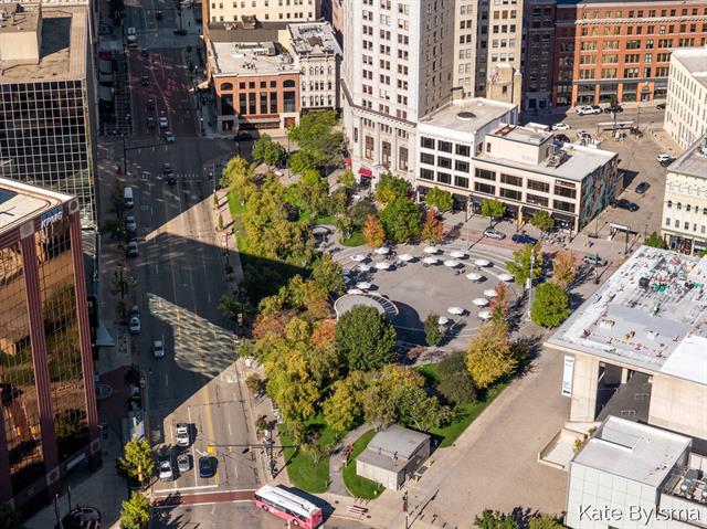 Builiding view fifty for 144 Oakes, Grand Rapids, MI. 49503