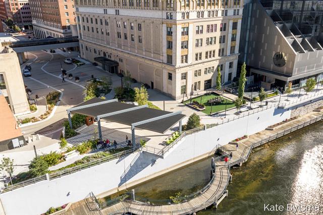 Builiding view forty four for 144 Oakes, Grand Rapids, MI. 49503