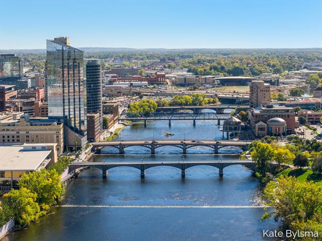 Builiding view forty seven for 144 Oakes, Grand Rapids, MI. 49503