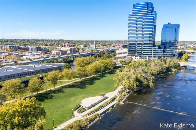 Builiding view forty six for 144 Oakes, Grand Rapids, MI. 49503