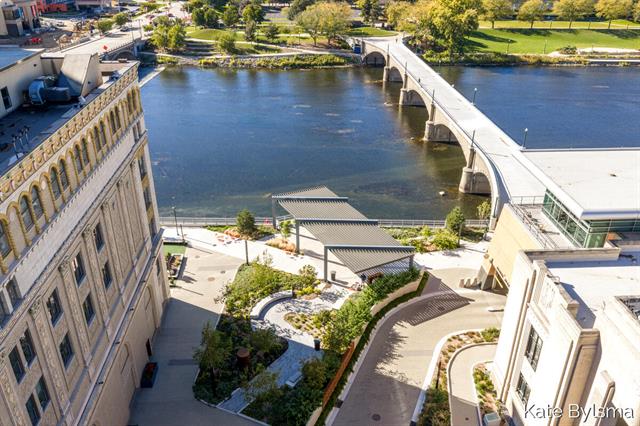 Builiding view forty three for 144 Oakes, Grand Rapids, MI. 49503