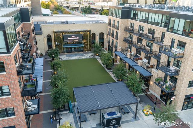 Builiding view forty two for 144 Oakes, Grand Rapids, MI. 49503