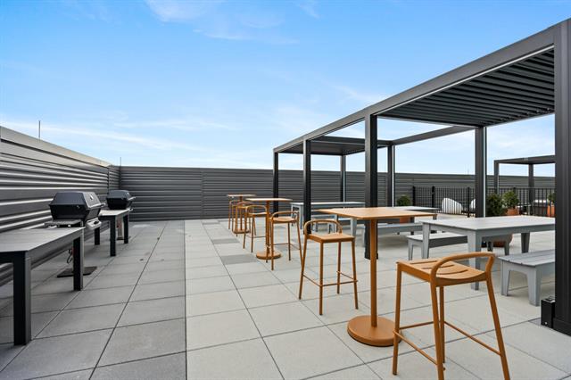 Builiding view twenty eight for 144 Oakes, Grand Rapids, MI. 49503