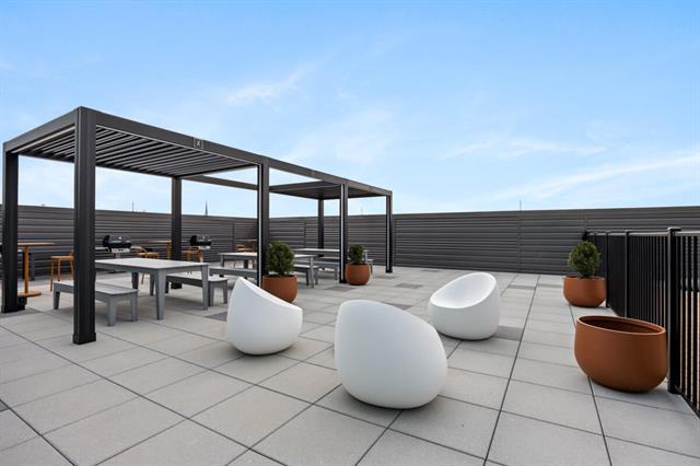 Builiding view twenty five for 144 Oakes, Grand Rapids, MI. 49503