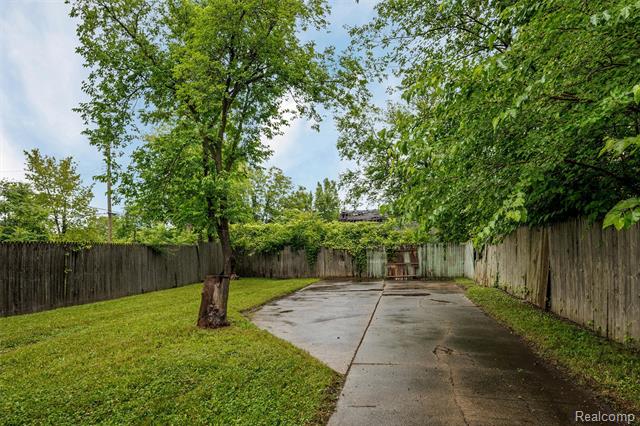 Builiding view twenty for 12658 Waltham, Detroit, MI. 48205