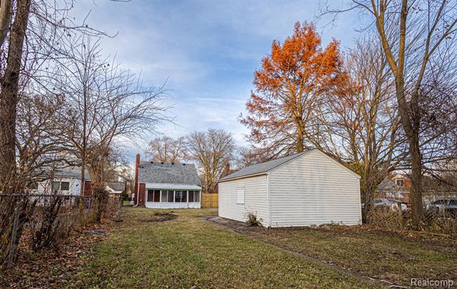 Builiding view thirty one for 16476 Rossini, Detroit, MI. 48205