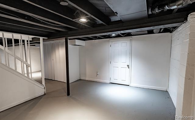 Builiding view twenty five for 16476 Rossini, Detroit, MI. 48205