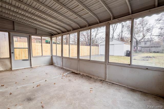 Builiding view twenty nine for 16476 Rossini, Detroit, MI. 48205