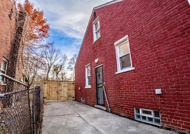 Builiding view twenty seven for 16476 Rossini, Detroit, MI. 48205