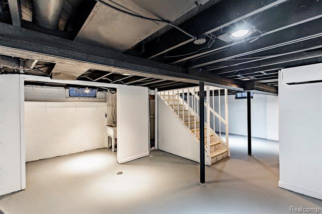 Builiding view twenty two for 16476 Rossini, Detroit, MI. 48205