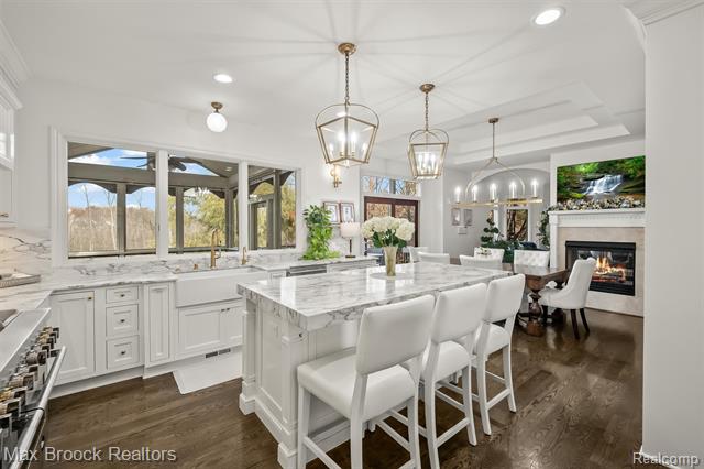 Builiding view eight for 3325 Timberlake, Walled Lake, MI. 48390