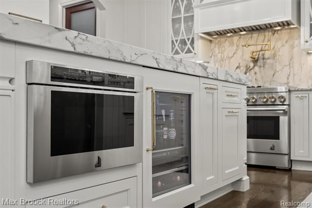 Builiding view fifteen for 3325 Timberlake, Walled Lake, MI. 48390