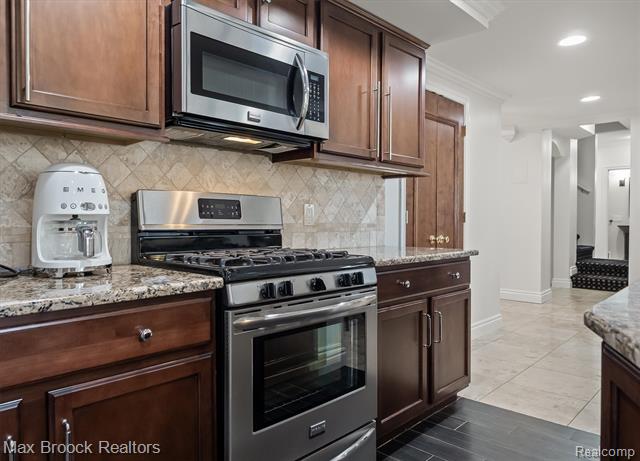 Builiding view fifty four for 3325 Timberlake, Walled Lake, MI. 48390