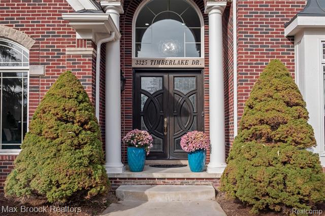 Builiding view five for 3325 Timberlake, Walled Lake, MI. 48390