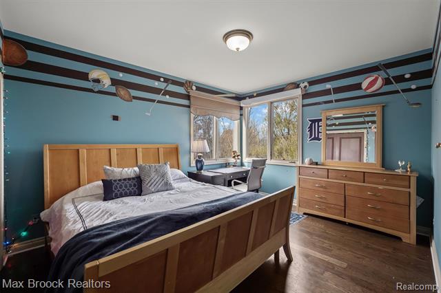 Builiding view forty eight for 3325 Timberlake, Walled Lake, MI. 48390