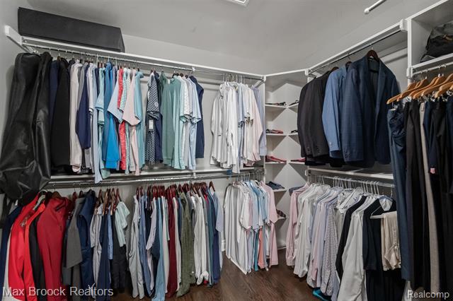 Builiding view forty four for 3325 Timberlake, Walled Lake, MI. 48390