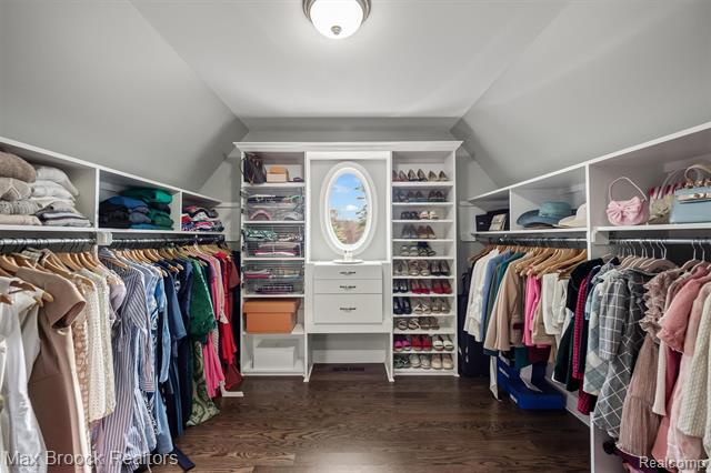 Builiding view forty six for 3325 Timberlake, Walled Lake, MI. 48390