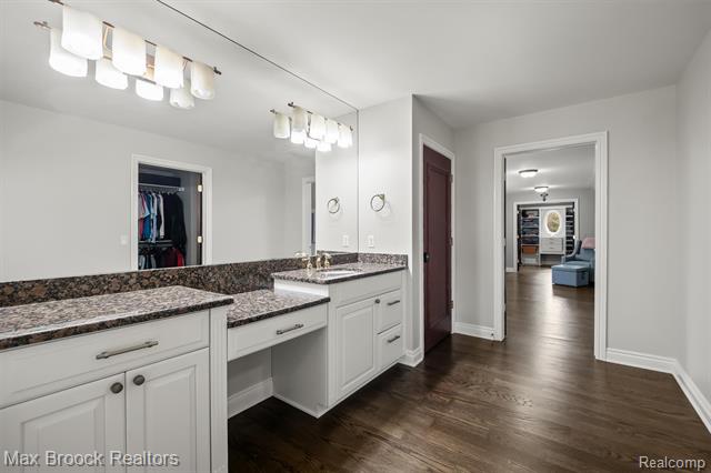 Builiding view forty three for 3325 Timberlake, Walled Lake, MI. 48390