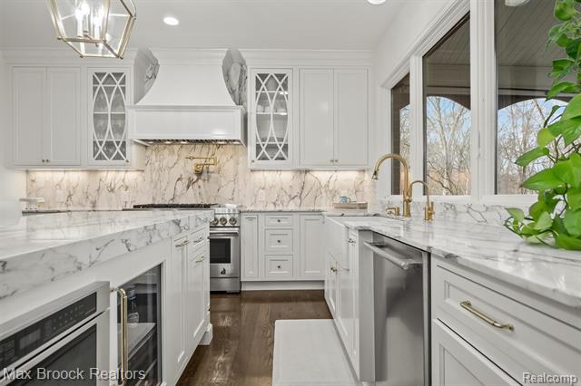 Builiding view nine for 3325 Timberlake, Walled Lake, MI. 48390