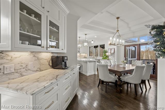 Builiding view nineteen for 3325 Timberlake, Walled Lake, MI. 48390