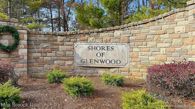 Builiding view one for 3325 Timberlake, Walled Lake, MI. 48390