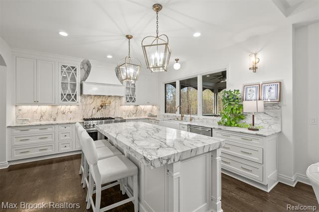 Builiding view seven for 3325 Timberlake, Walled Lake, MI. 48390