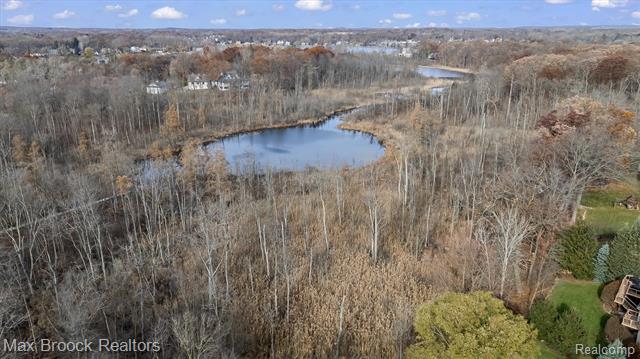 Builiding view seventy one for 3325 Timberlake, Walled Lake, MI. 48390