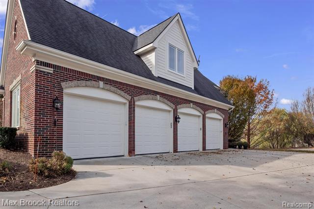 Builiding view seventy for 3325 Timberlake, Walled Lake, MI. 48390