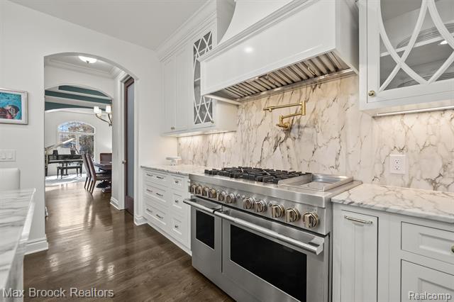 Builiding view ten for 3325 Timberlake, Walled Lake, MI. 48390