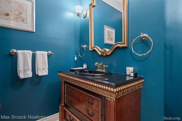 Builiding view thirty one for 3325 Timberlake, Walled Lake, MI. 48390