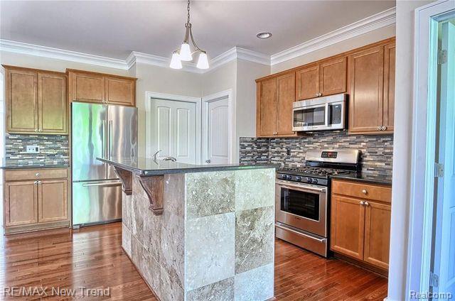 Builiding view two for 187 Summit View, Milford, MI. 48381