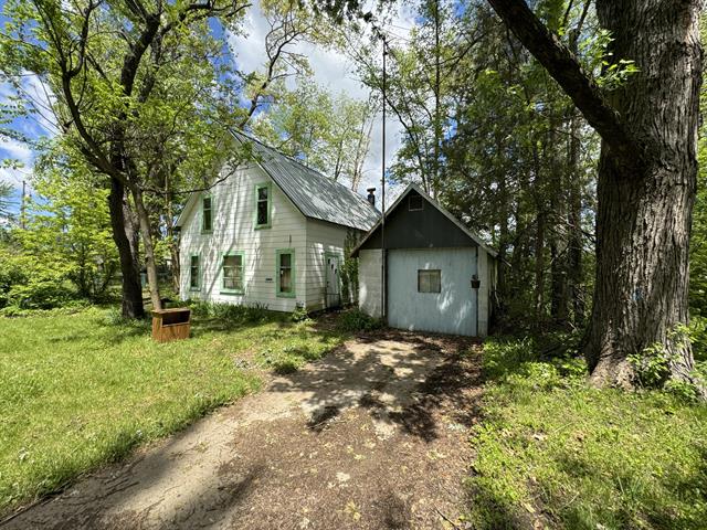 front view for 24948 Lake Shore Drive, Dowagiac, Mi. 49047