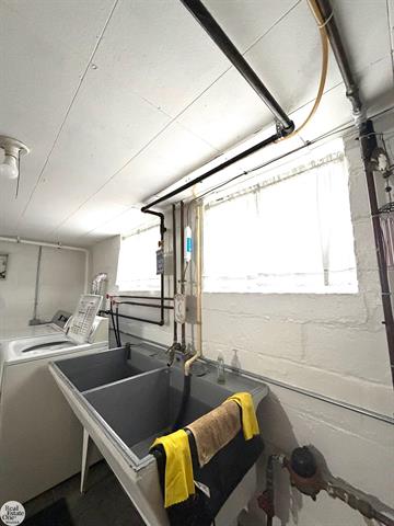 Builiding view forty two for 138 3Rd, Marine City, MI. 48039