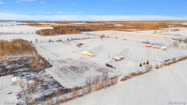 Builiding view eighty five for 8661 Turner, Imlay City, MI. 48444