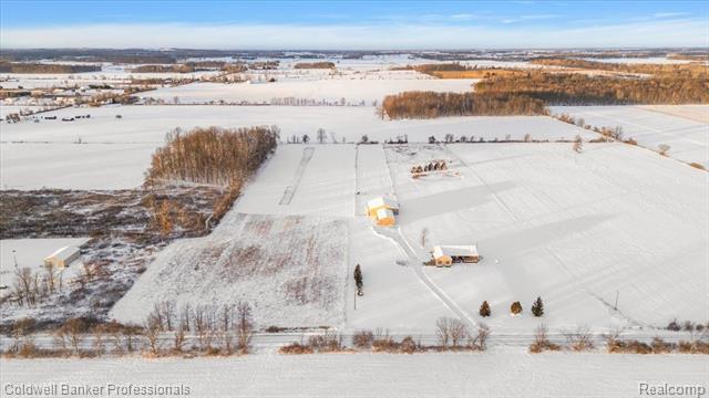 Builiding view eighty four for 8661 Turner, Imlay City, MI. 48444