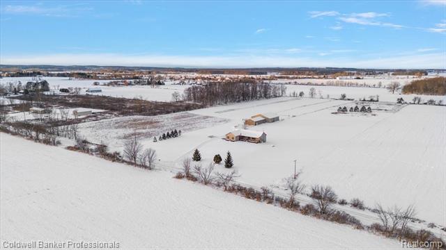 Builiding view eighty one for 8661 Turner, Imlay City, MI. 48444