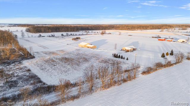 Builiding view eighty six for 8661 Turner, Imlay City, MI. 48444