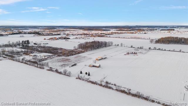 Builiding view eighty two for 8661 Turner, Imlay City, MI. 48444