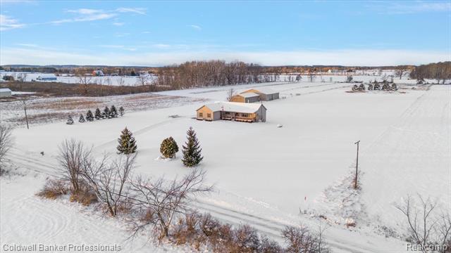 Builiding view eighty for 8661 Turner, Imlay City, MI. 48444